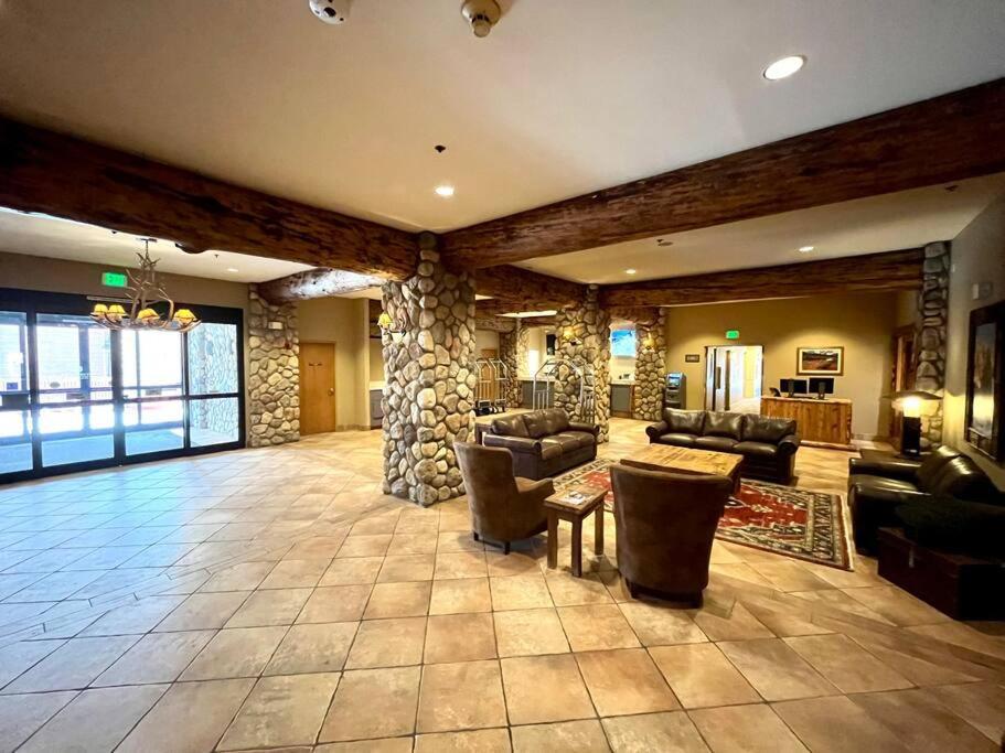 Mt Cb Mountain Side With King Bed, Hot Tub, Pool & Kitchen! Apartment เครสเตดบิวต์ ภายนอก รูปภาพ
